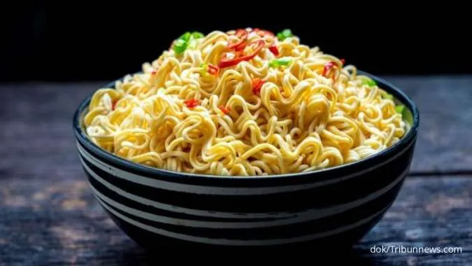 Seporsi mie dok-dok yang gurih dan pedas, siap memanjakan lidah Anda dengan cita rasa khas Indonesia