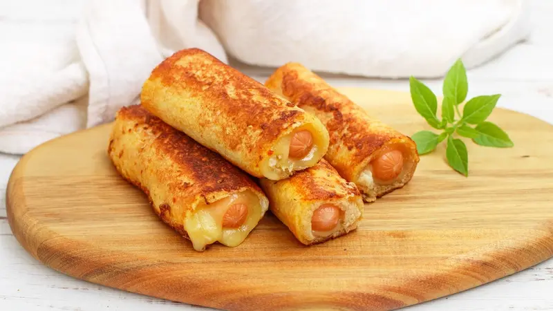 Sosis keju goreng dengan lapisan renyah di luar dan keju lumer di dalam, camilan sempurna untuk segala suasana