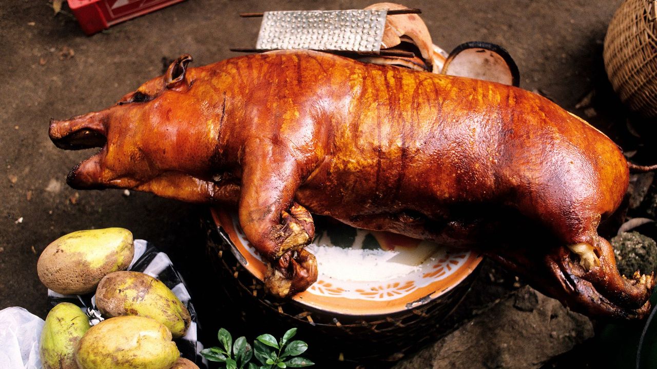 Babi guling khas Bali dengan kulit renyah dan daging empuk