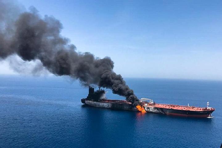 Kebakaran Kapal Tanker