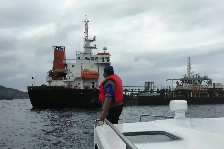 Kebakaran Kapal Tanker