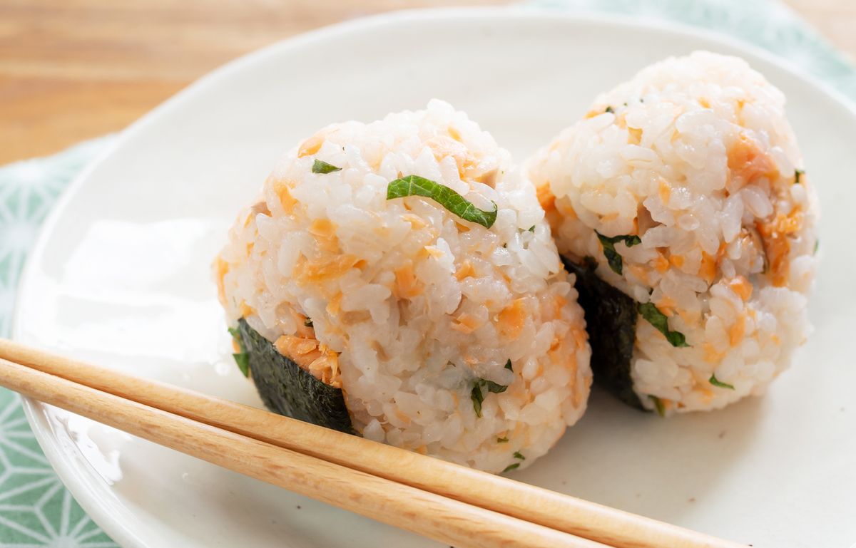 Onigiri Isi Salmon