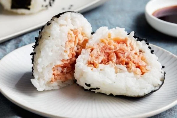 Onigiri Isi Salmon