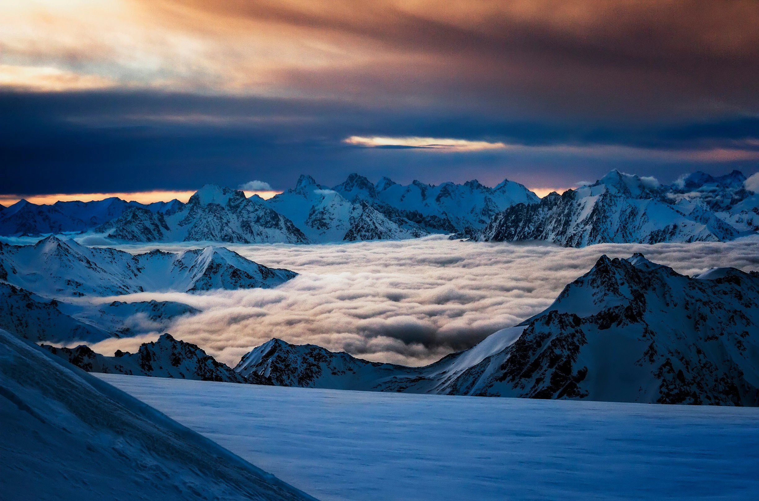 Gunung Elbrus: Keindahan Lembah dan Puncak yang Menantang di Rusia