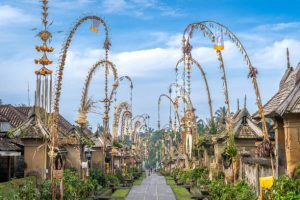 Penjor: Tradisi Unik yang Bikin Bali Makin Hidup dan Berwarna