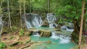 Trip Air Terjun: Menjelajah Tumpak Sewu Seperti di Dunia Fantasi