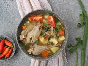 Resep Sop Ayam Kampung Sederhana yang Gurihnya Nggak Main-Main