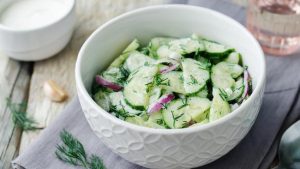 Salad Mentimun: Segarnya Hidangan yang Menyegarkan Tubuh dan Pikiran