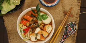 Laksa Singapura: Sensasi Pedas dan Gurih yang Bikin Nagih