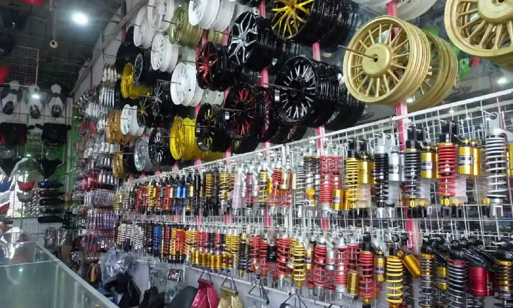 Aksesoris Motor: Sentuhan Kecil yang Mengubah Pengalaman Berkendara Menjadi Lebih Hidup 1 Aksesoris Motor