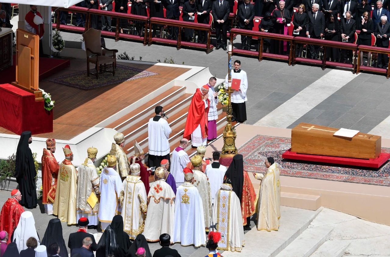 Menyelami Tradisi dan Kehangatan Ritual Upacara Santa Maria
