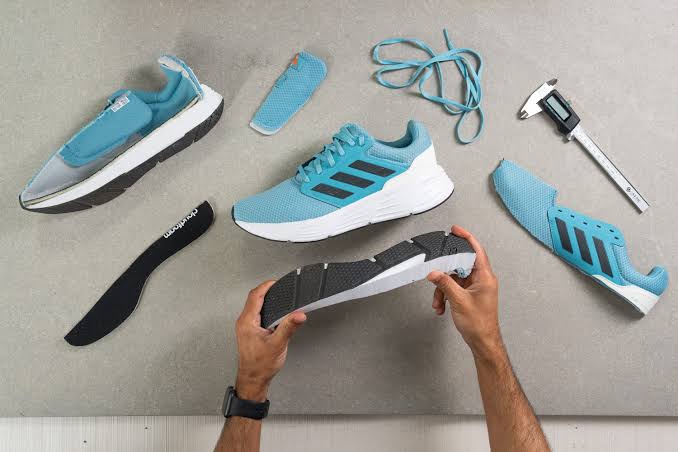 Adidas Galaxy 6, Sepatu Nyaman yang Tetap Modis 2 Desain Minimalis yang Mudah Dipadukan