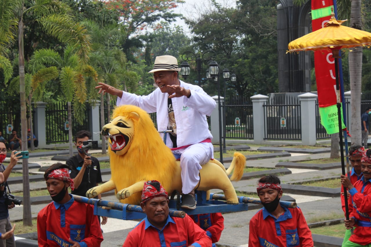 Mengapa Tradisi Sisingaan Masih Terus Dijaga